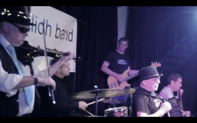 "The Ceilidh Band" Performs Dynamic Traditional Dance Medleys