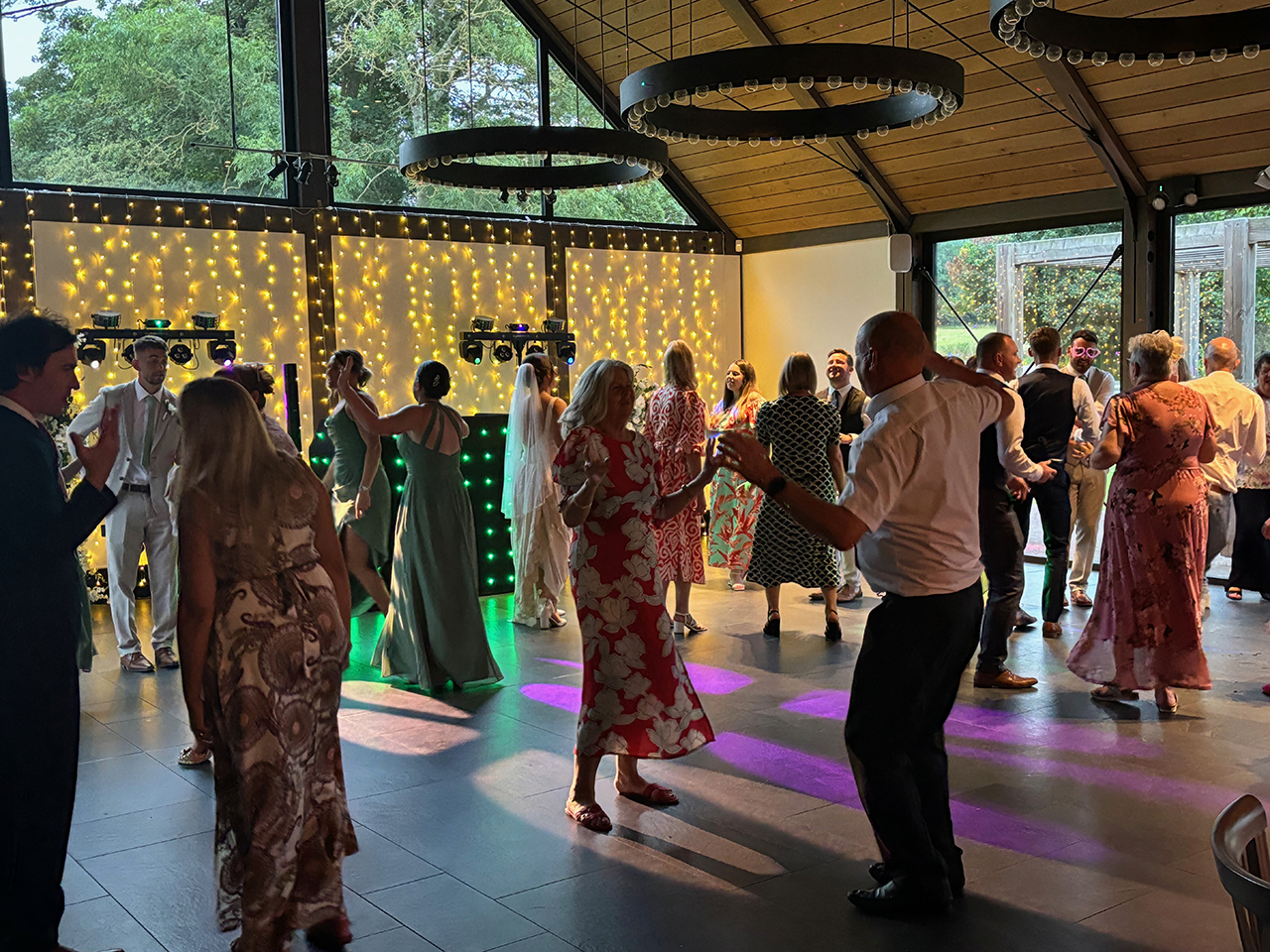 DJ Nick Burrett - Master of the Party Atmosphere