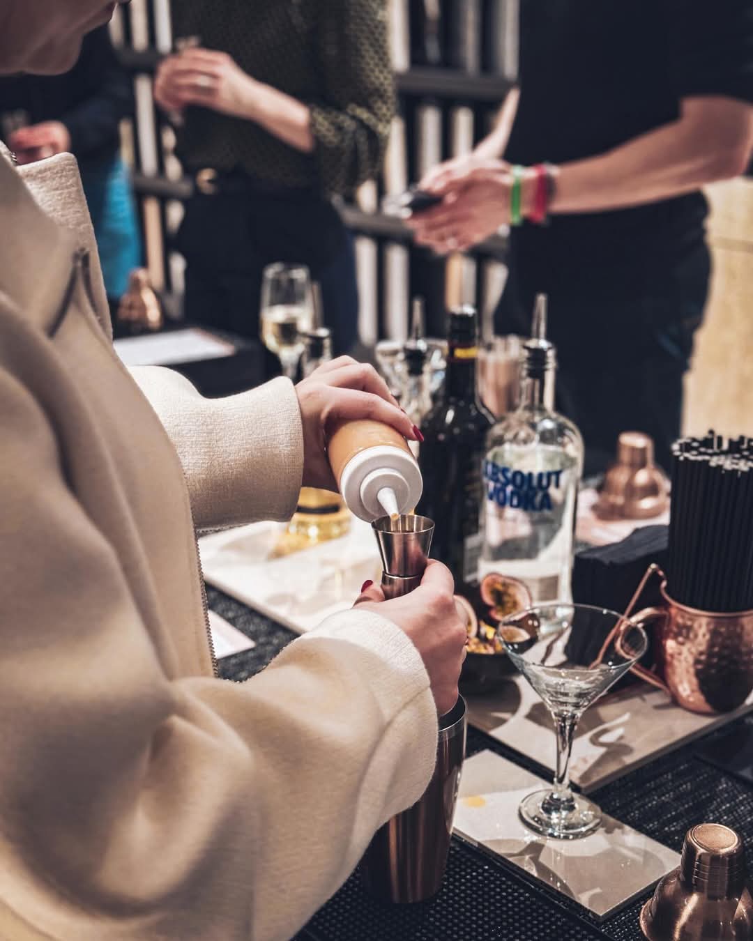 Learn How to Make Your Favourite Cocktails with Master Mixologist