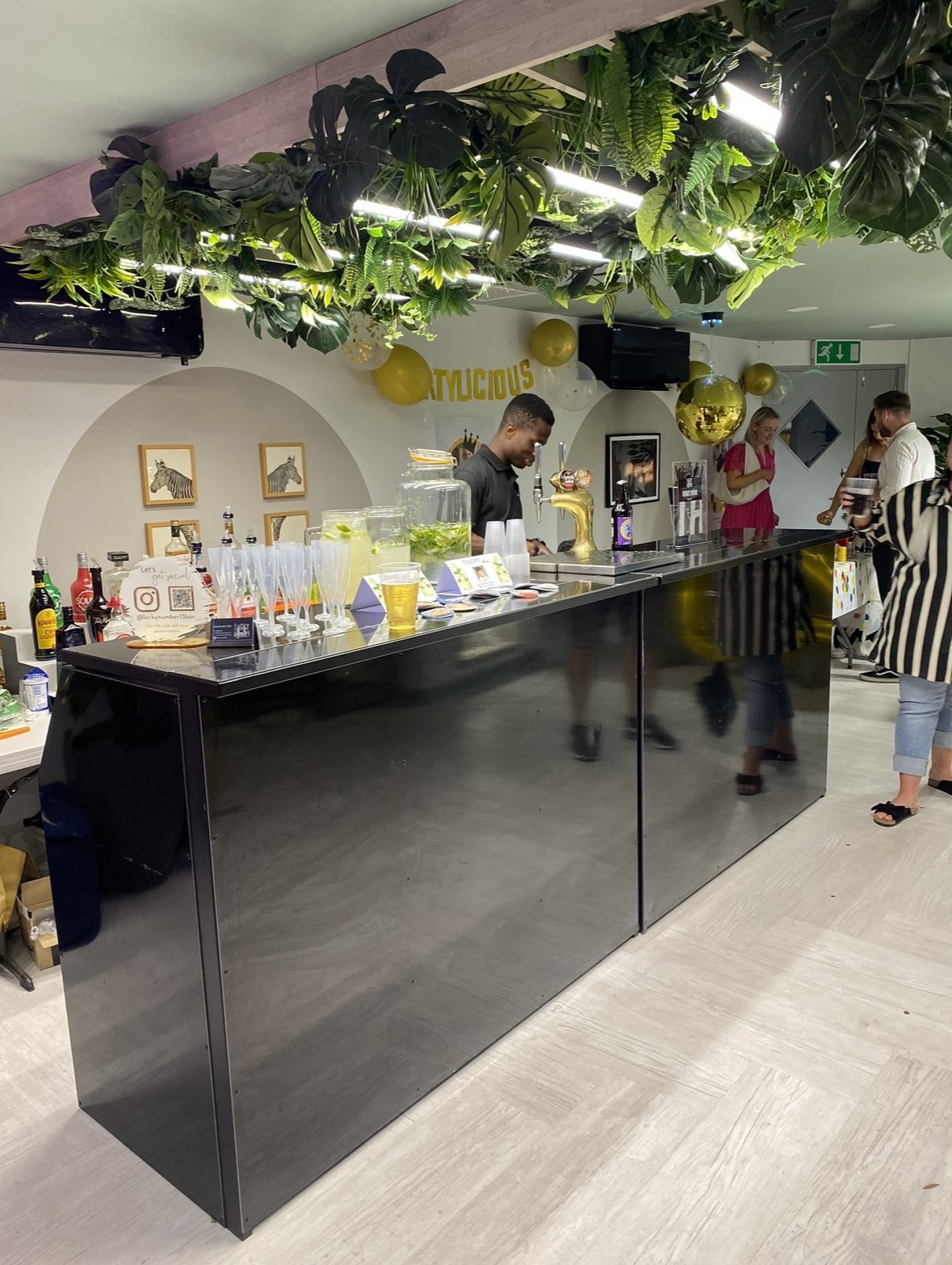 Stylish Pop-Up Cocktil Bar Serving Wine, Beer & Spirits Too