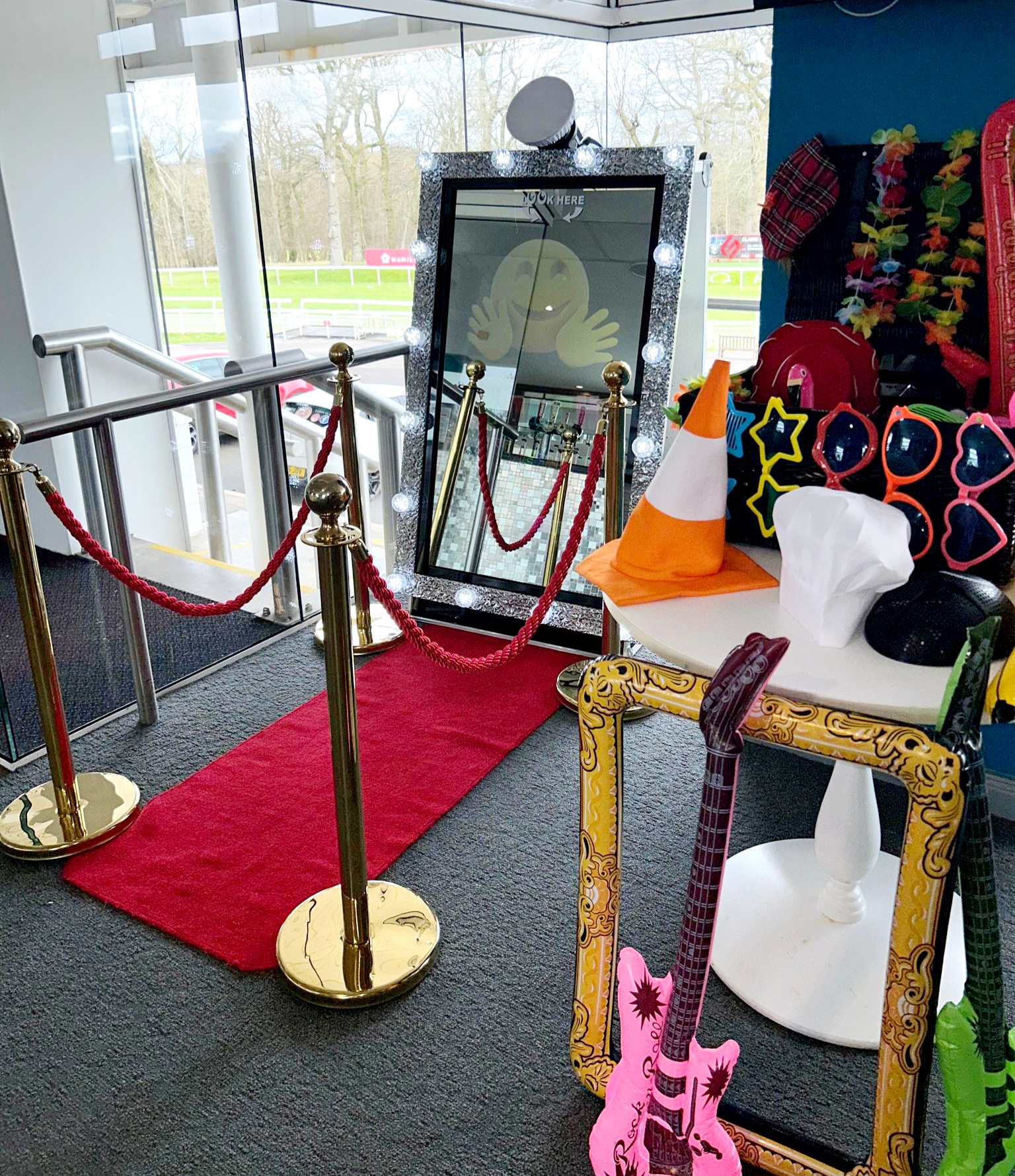 Hollywood Magic Mirror with Props & Unlimited Prints