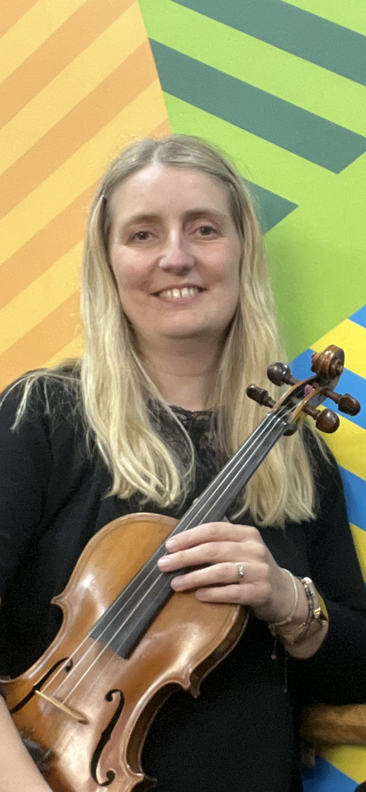Nell: Acoustic & Electric Violinist