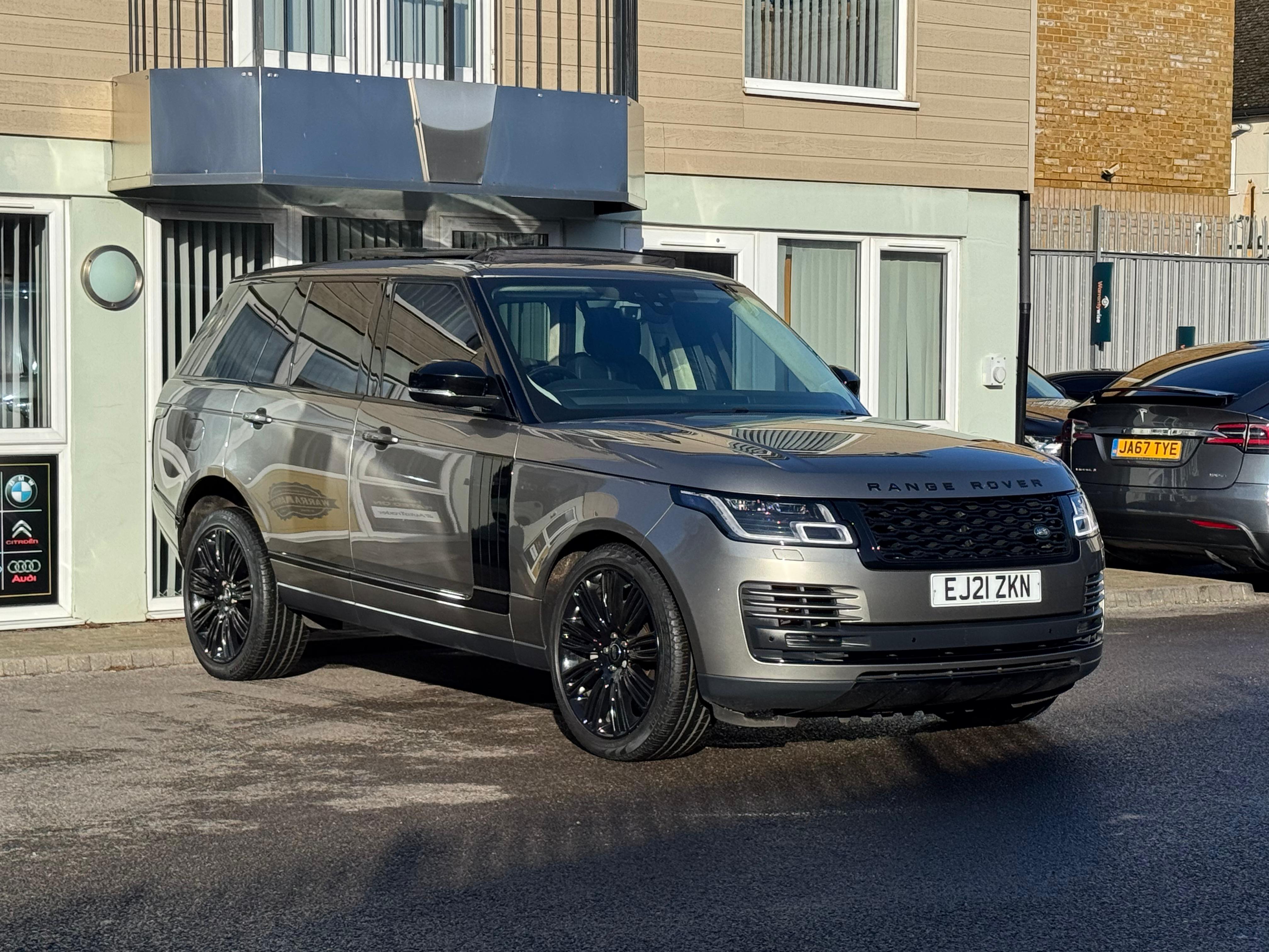 Range Rover Executive Drive – Chauffeuring Service