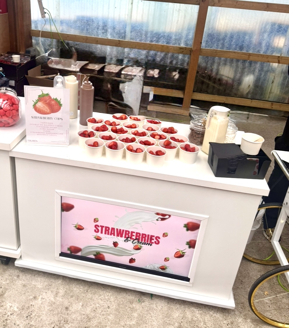 Fresh & Juicy Strawberries & Cream Cart