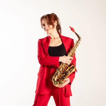 Niki The Saxophonist