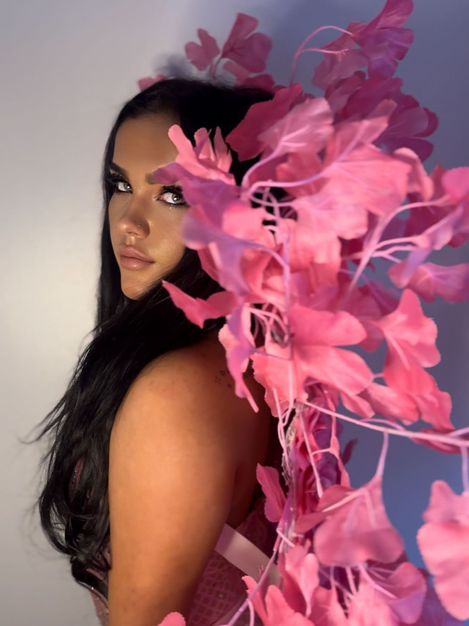 The Striking Showgirl – Add Sparkle, Style & Spectacle to Your Event