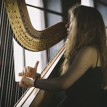 Alice Roberts (Harpist)