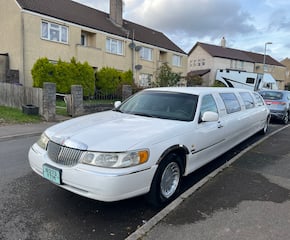 Classic Lincoln Town Strech Limo