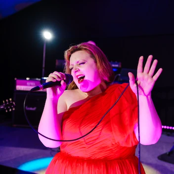 Rosie Holman Singer