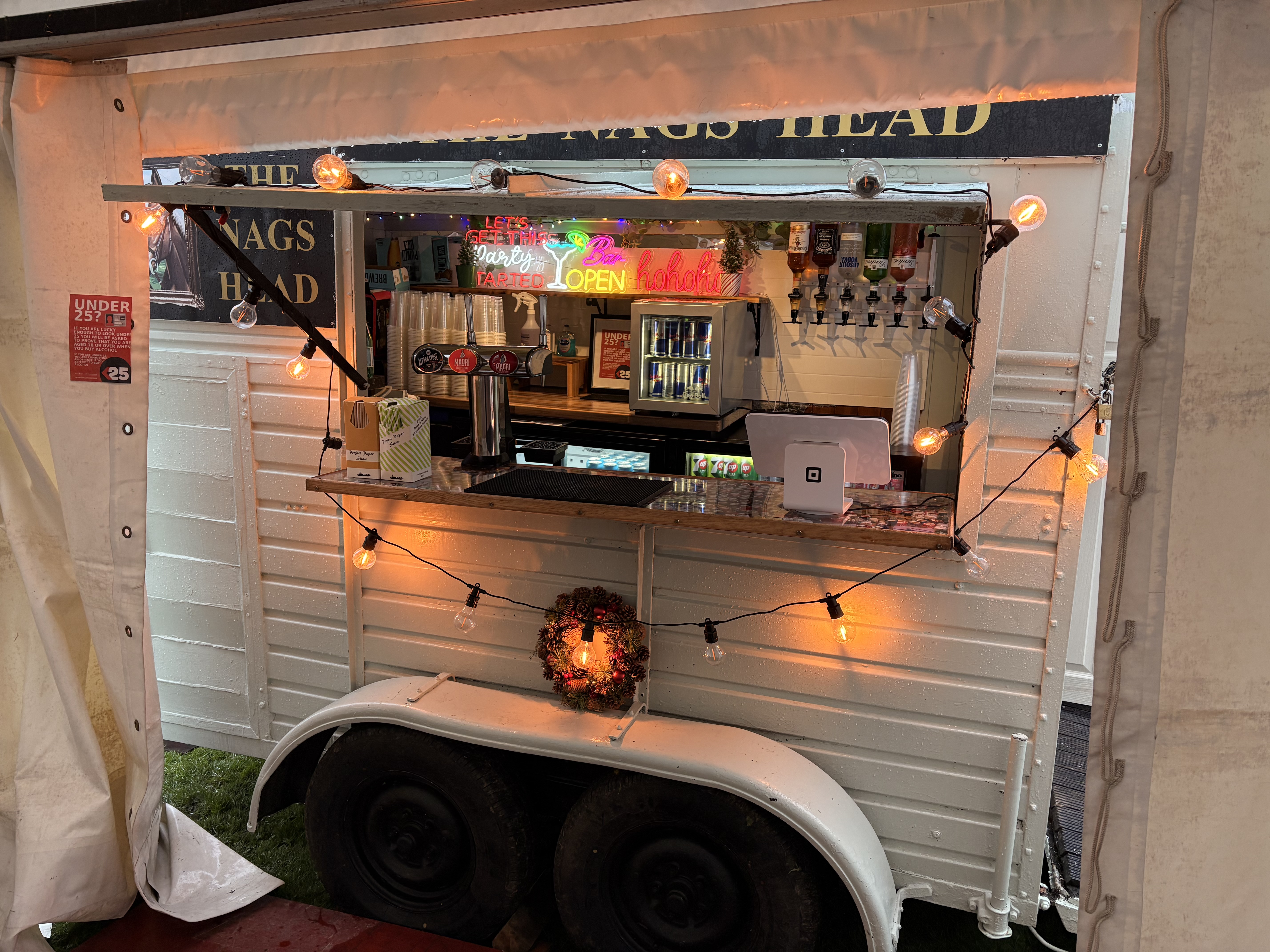 Fully Equipped Mobile Bar Bringing Great Drinks & Great Energy
