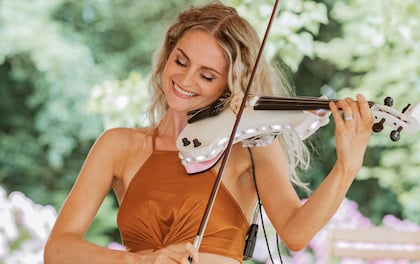 Acoustic & Electric Violinist Olivia Holland