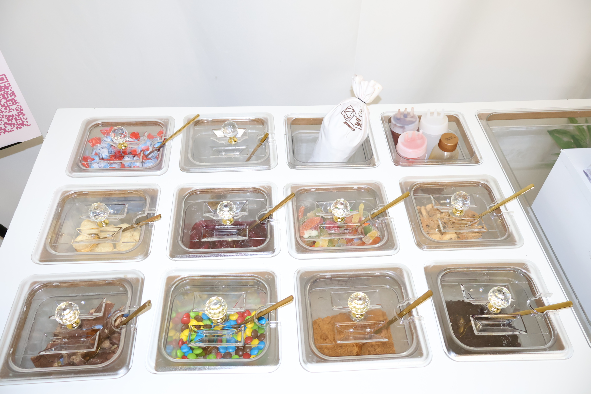 Mobile Cake Bar – Guests Can Design Their Own Cake