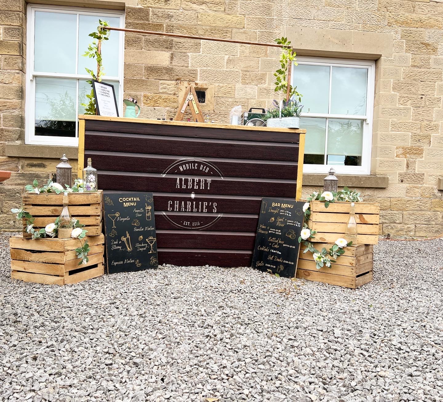 All-Inclusive Cocktail Rustic Bar