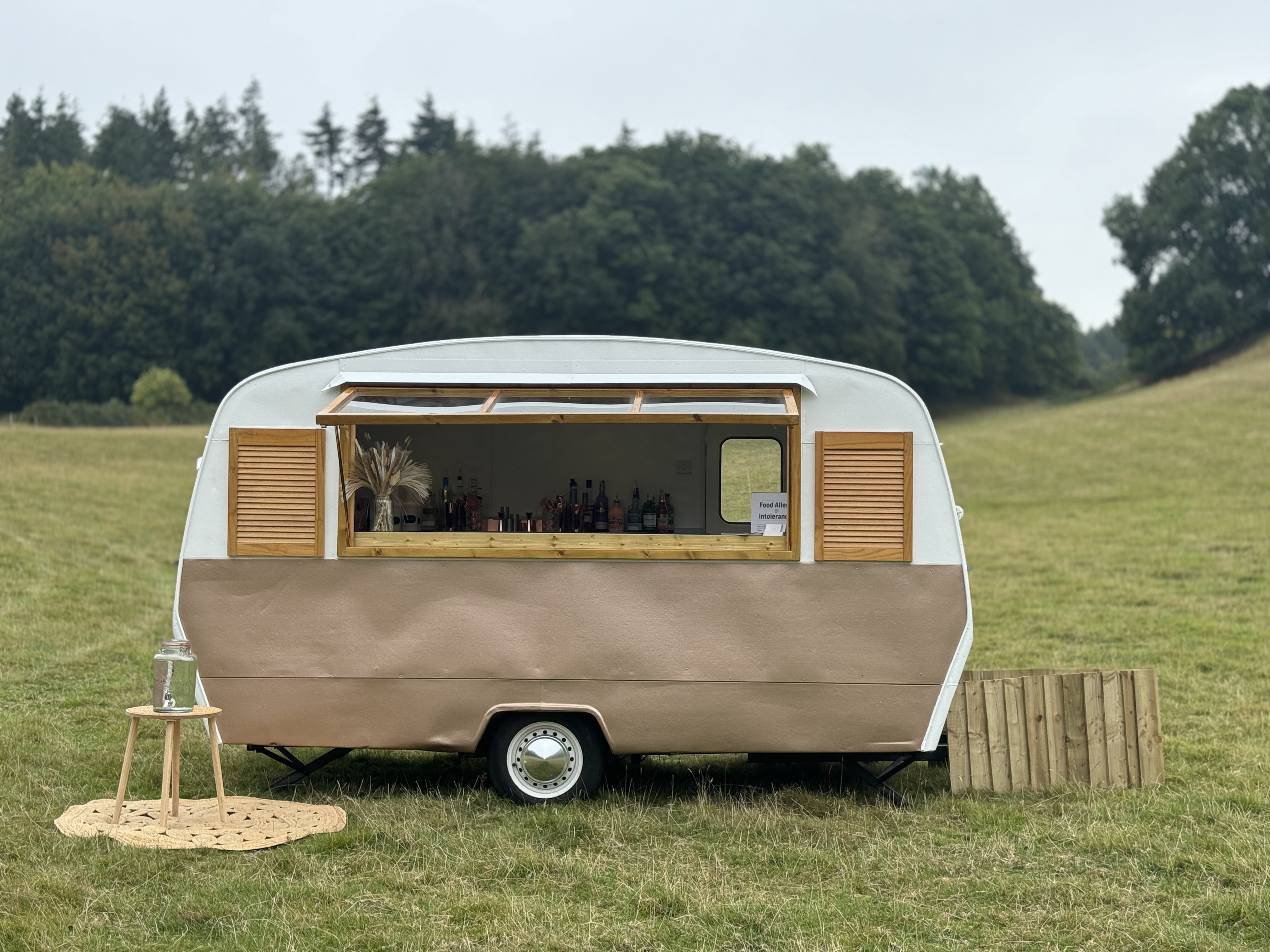 Vintage Caravan Cash Bar & Cocktails