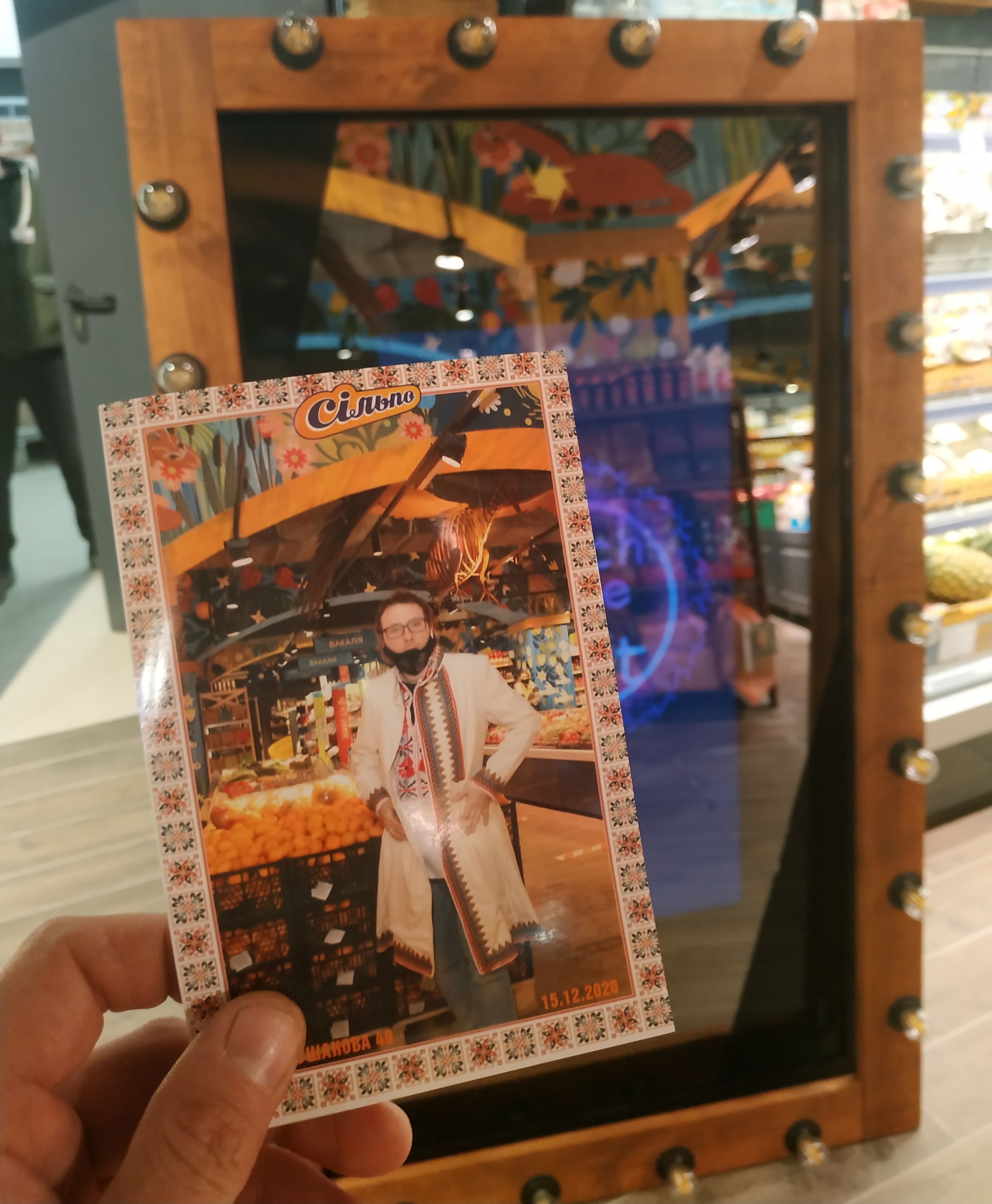 This Mirror Transforms Your Moments Into Pure Enchantment