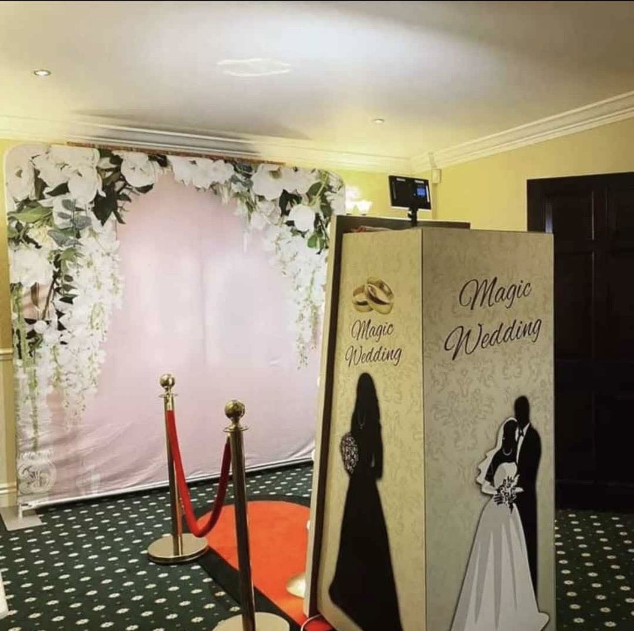 Magic Mirror Photo Booth - Fun & Memorable Event Experience