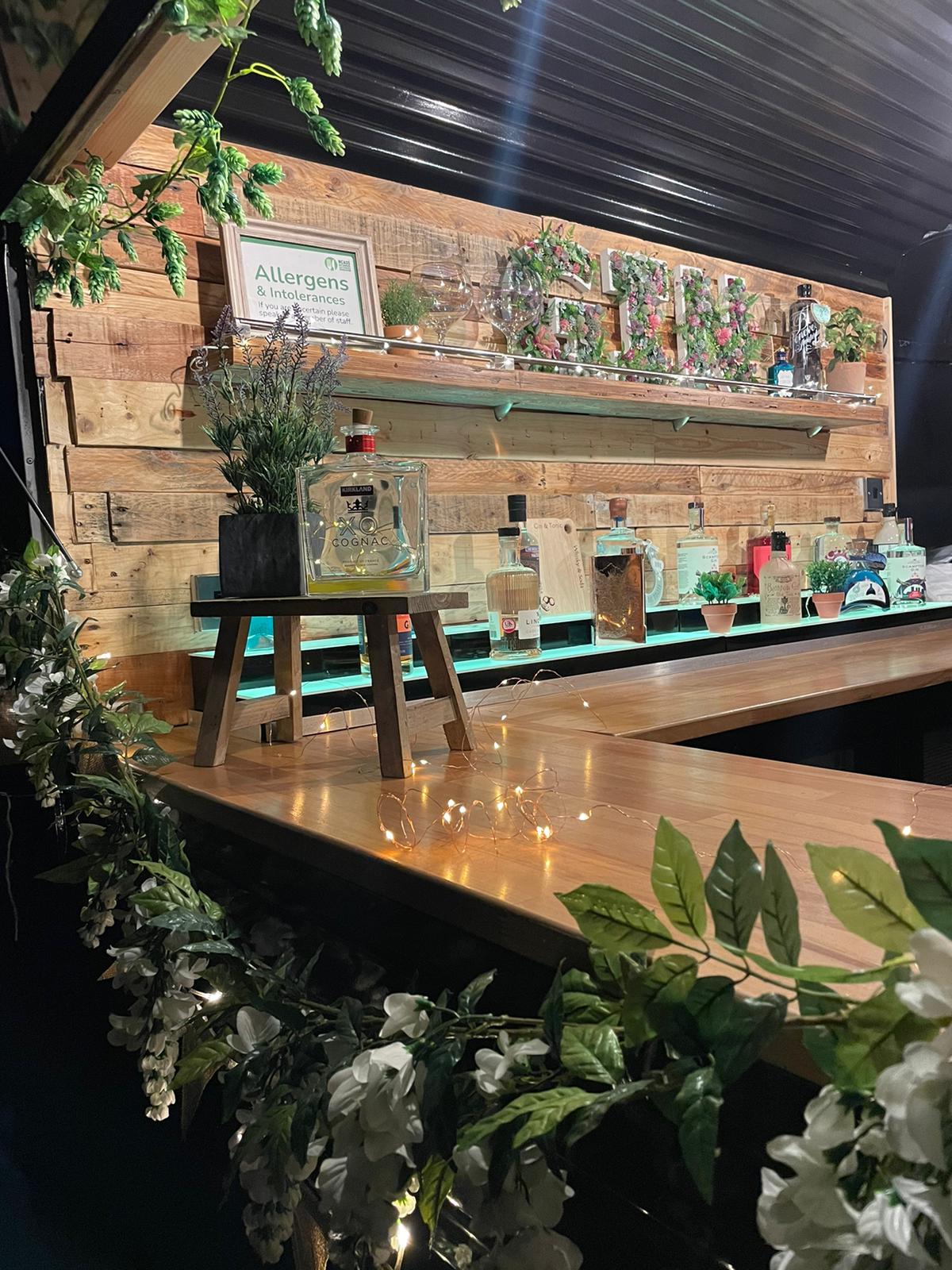 Beautifully Converted Vintage Horse Box Gin & Fizz Bar