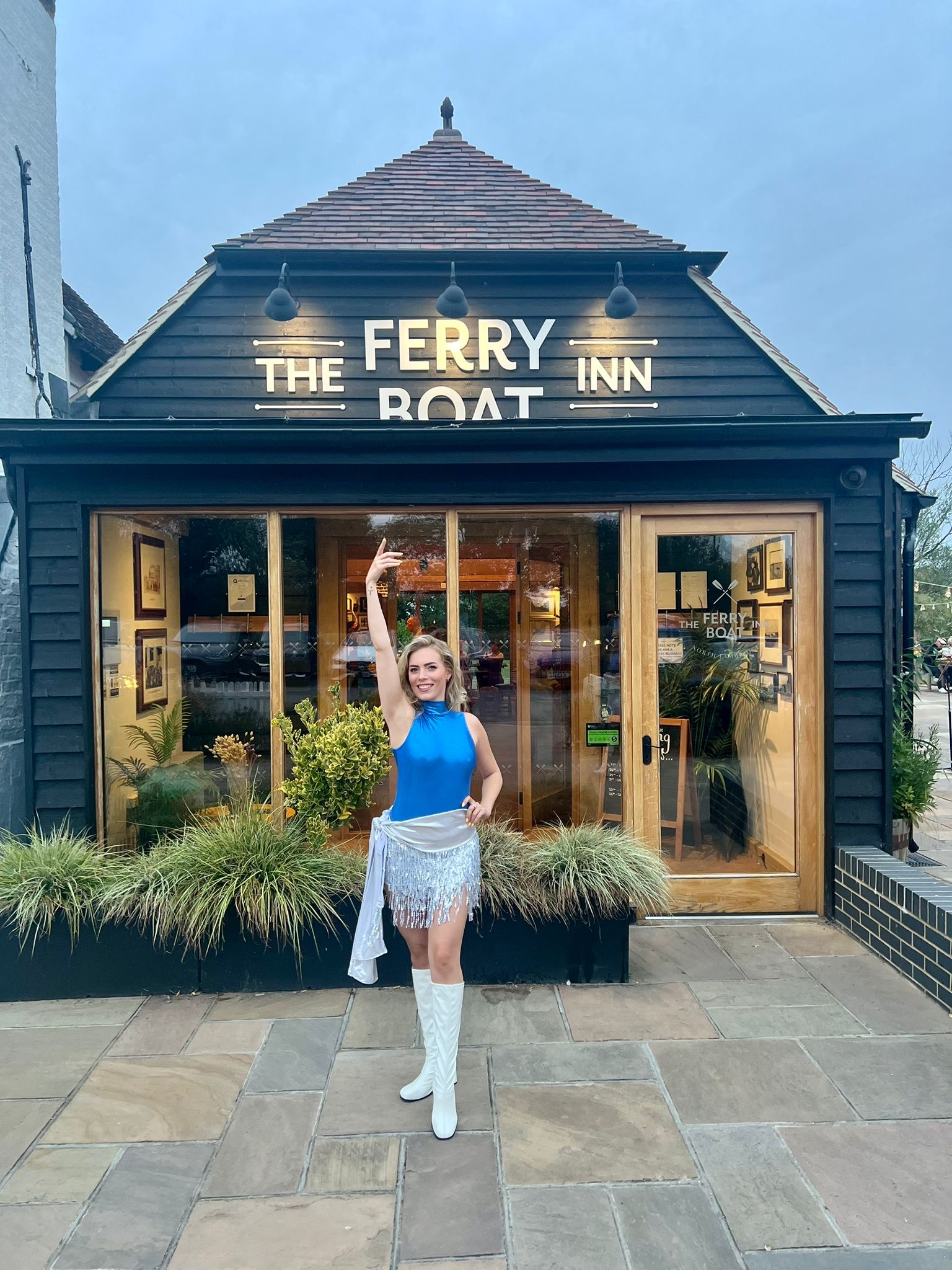 West End Star Performs Party Classics From '60s To '90s