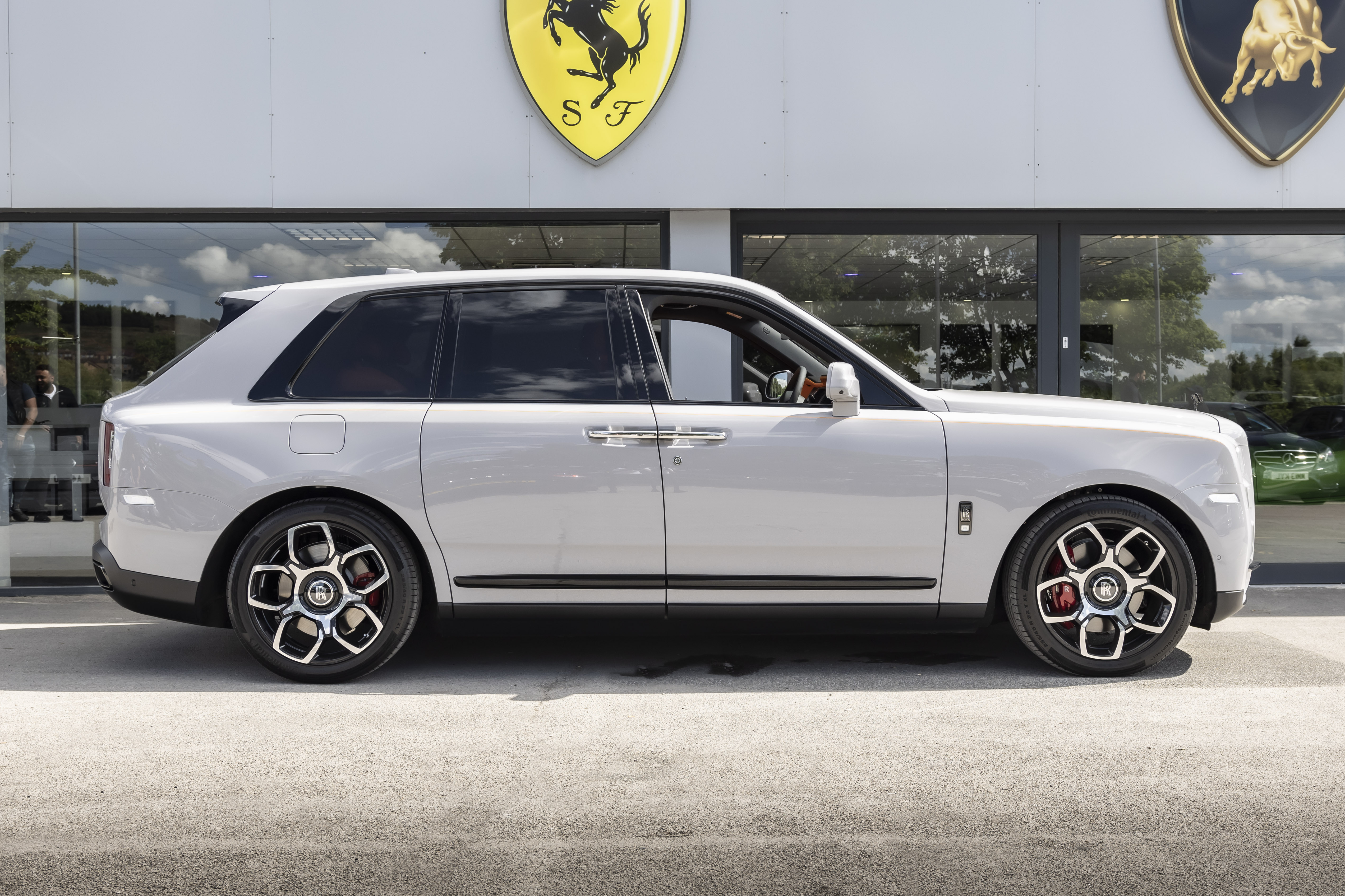 4x4 Luxury Rolls-Royce Cullinan