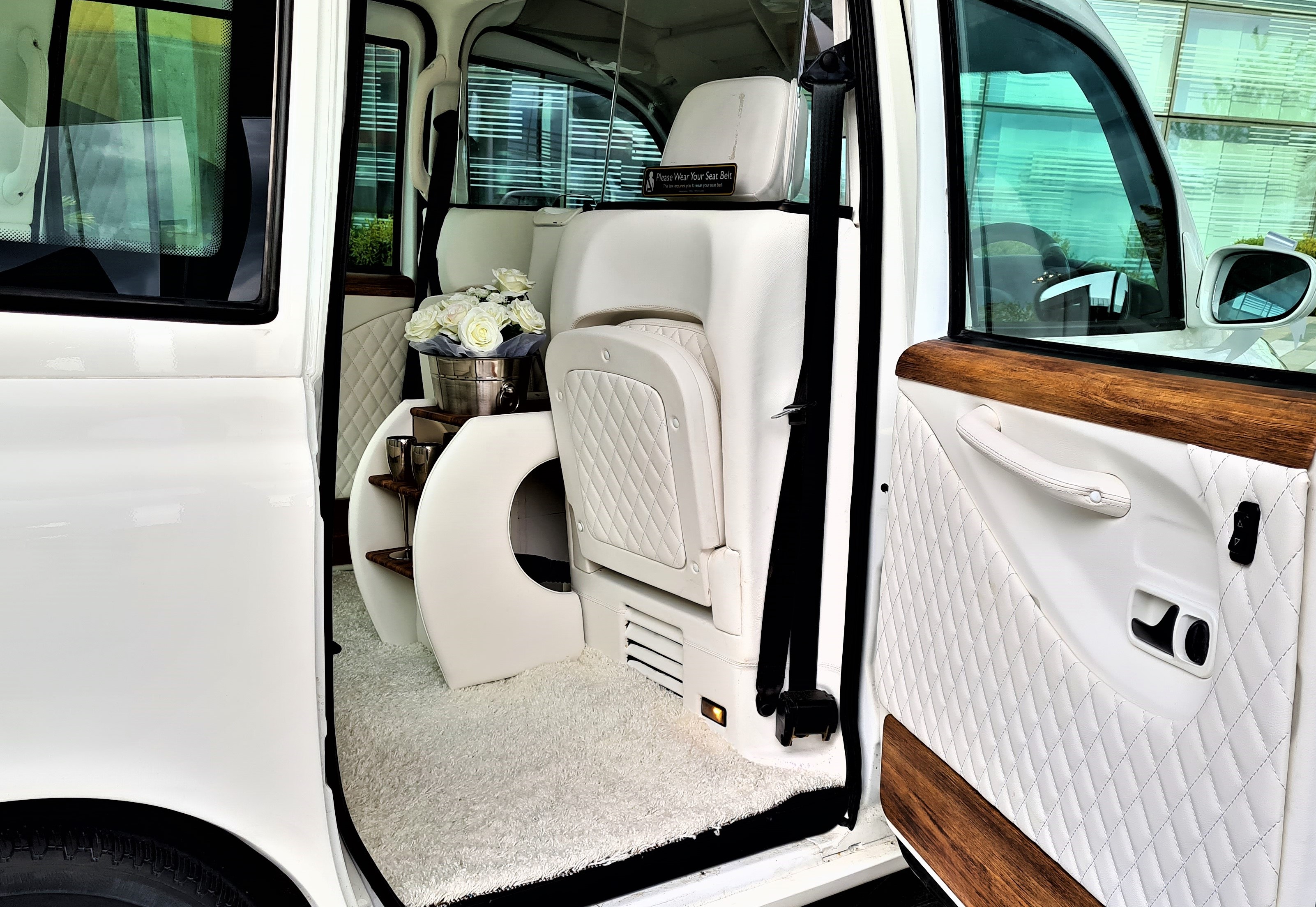 Luxury White Wedding Taxi Limousine