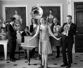 'Trip For Biscuits' Quartet Perfoming Modern Songs in 1920s Style