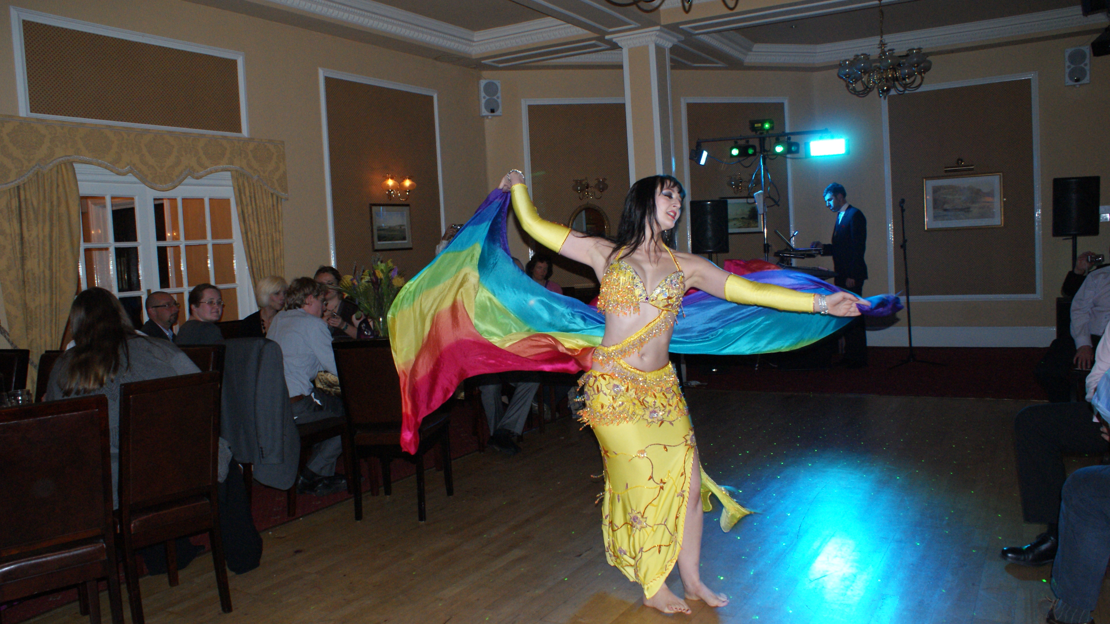 Professional Belly Dancer Bringing Glamour & Elegance with Dance
