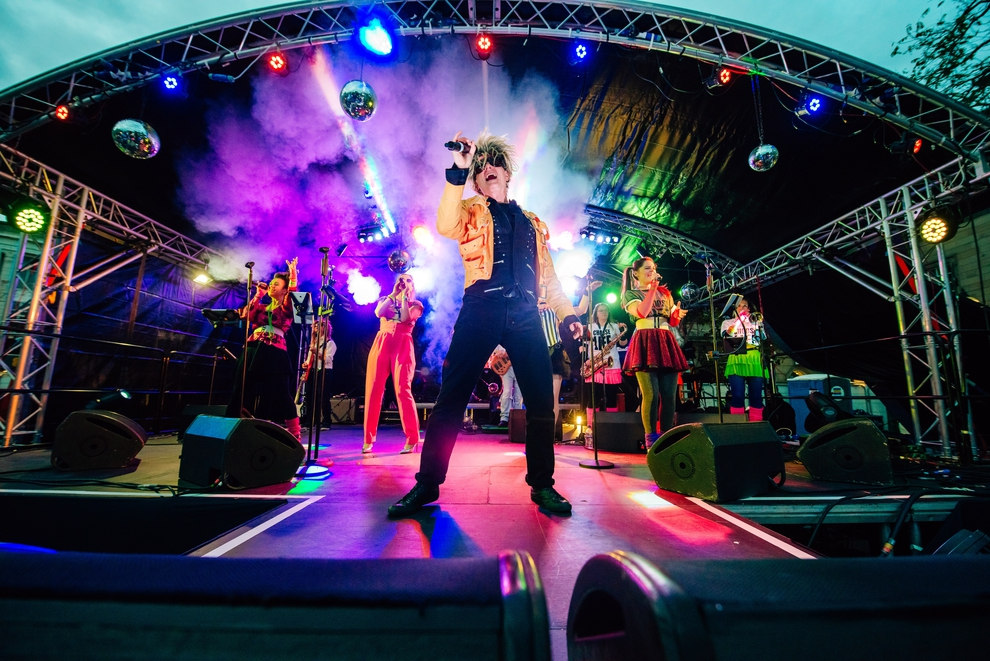 "Lost In Music" Non-Stop High-Energy Band To Keep Your Guests Dancing