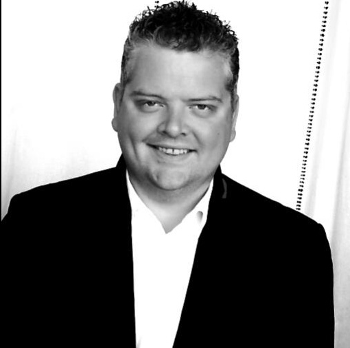 Adrian Moss Plays Music from Classic Jazz to Modern Pop