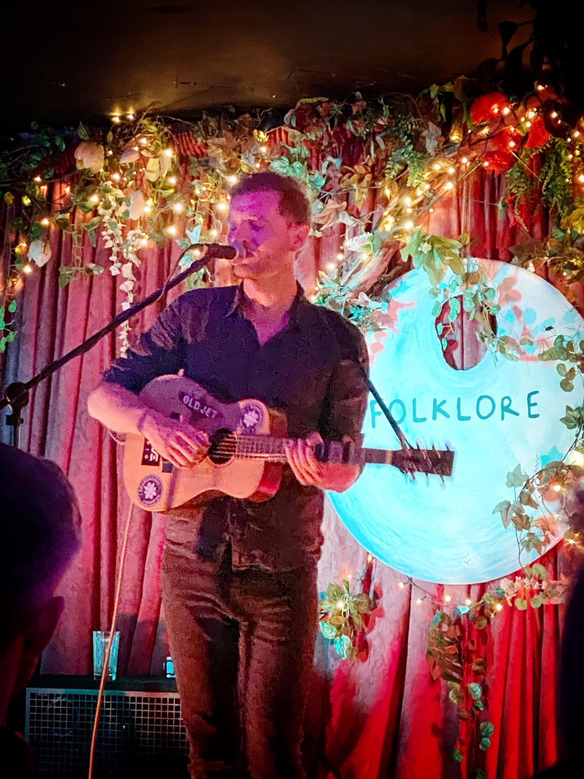 Professional Singing Guitarist Jeremy Johnson