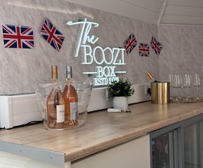 Beautifully Decorated Horsebox Bar Serving Your Favourite Drinks