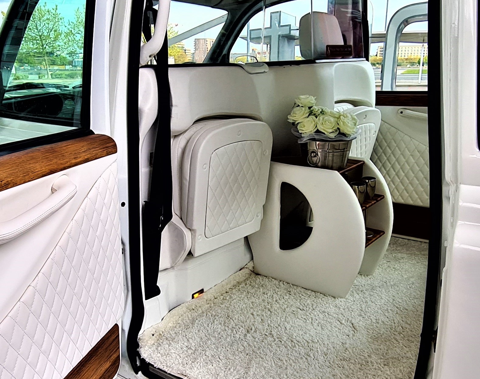 Luxury White Wedding Taxi Limousine