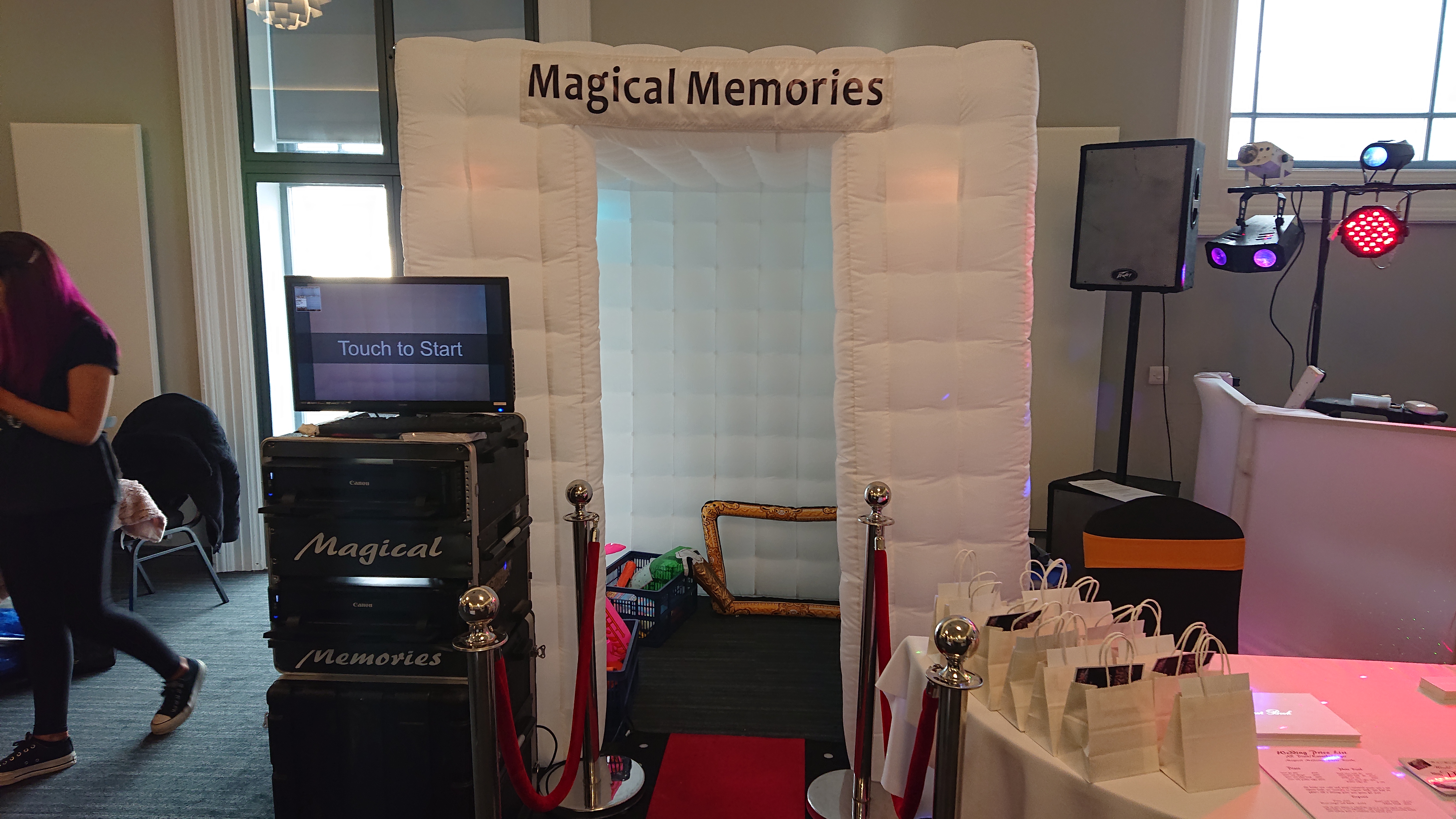 White Inflatable Photo Booth For Fun Selfies