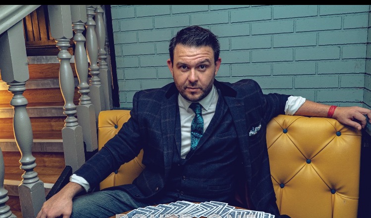 No1 Most Popular Magician - Max Francis