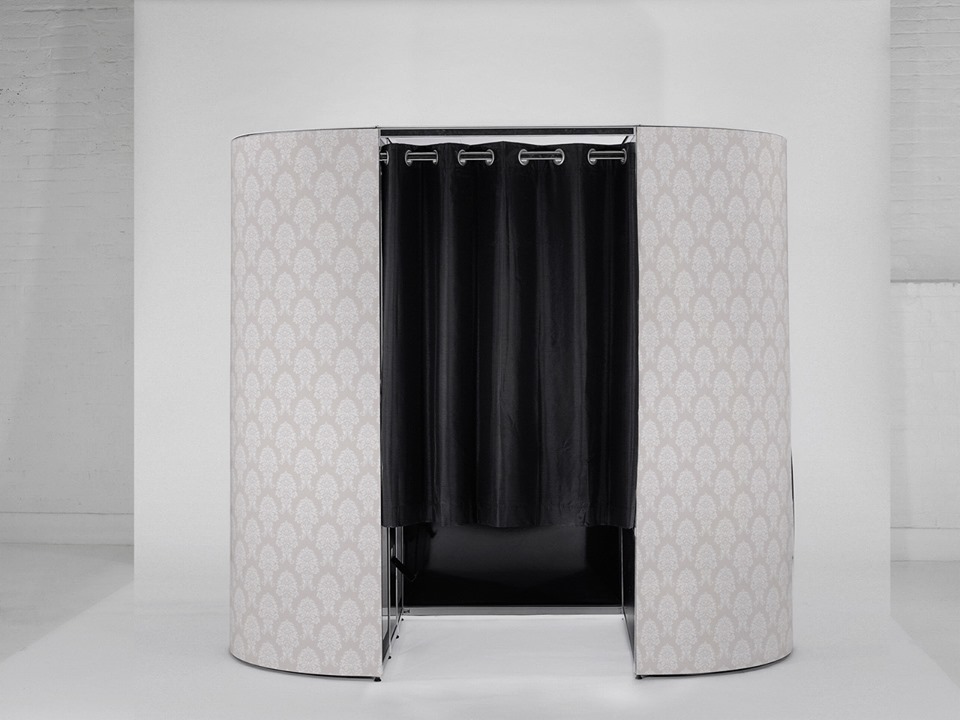 Different Skins Oval Enclosed Photo Booth