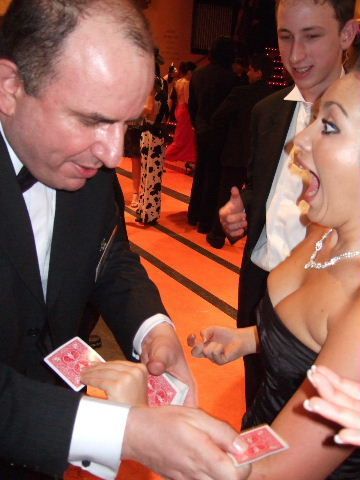 Friendly, Engaging & Happy John's Magic-Style That Wins Over Everyone