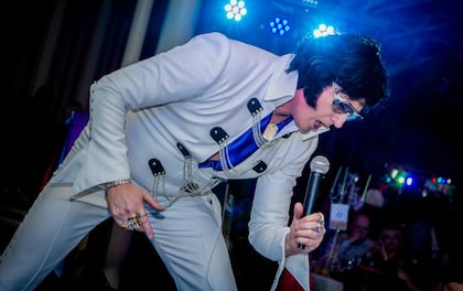 Elvis Tribut Act by Andy James