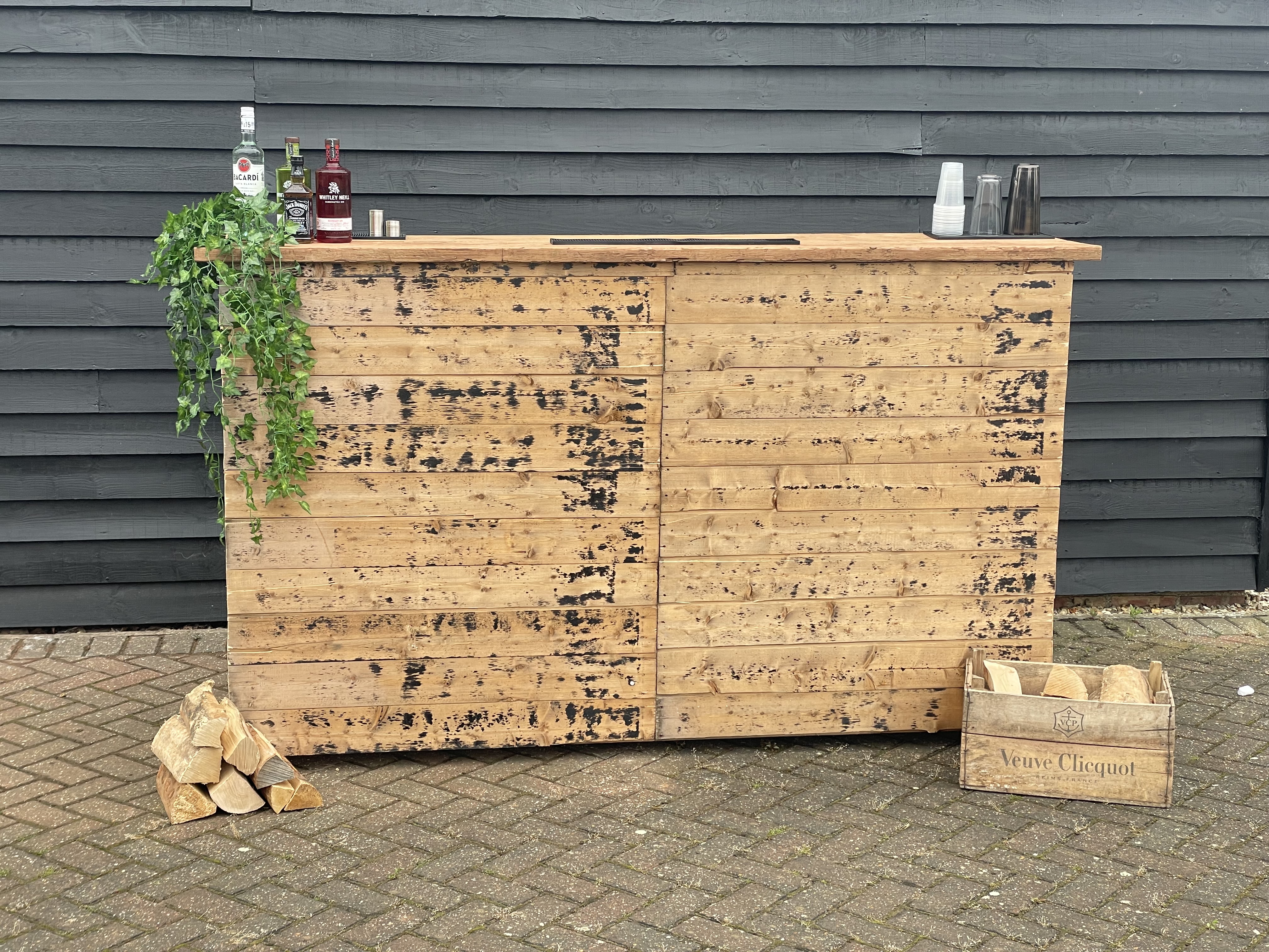 Elegant Stand Alone Bar Perfect for All Events