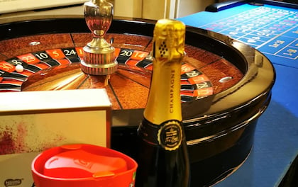 Bring Glamour & Excitement with Roulette Table Game