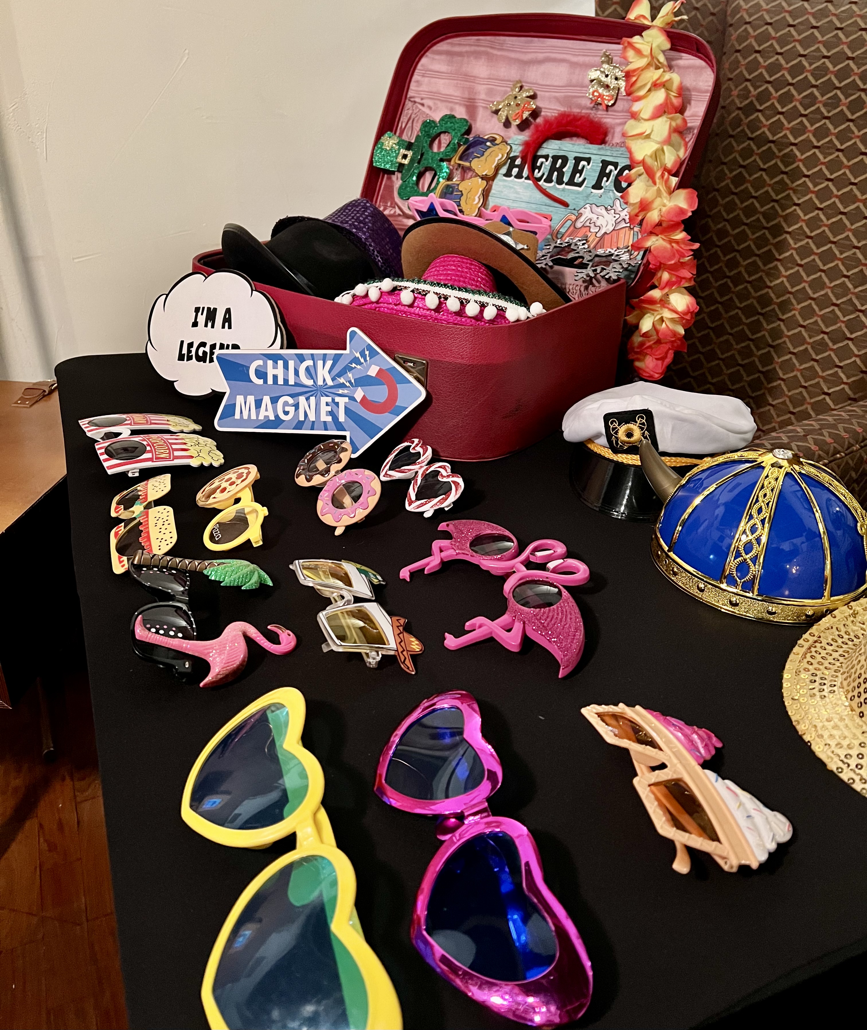 Modern Photo Booth, Capturing Images and gifs-greenscreen, backdrop option