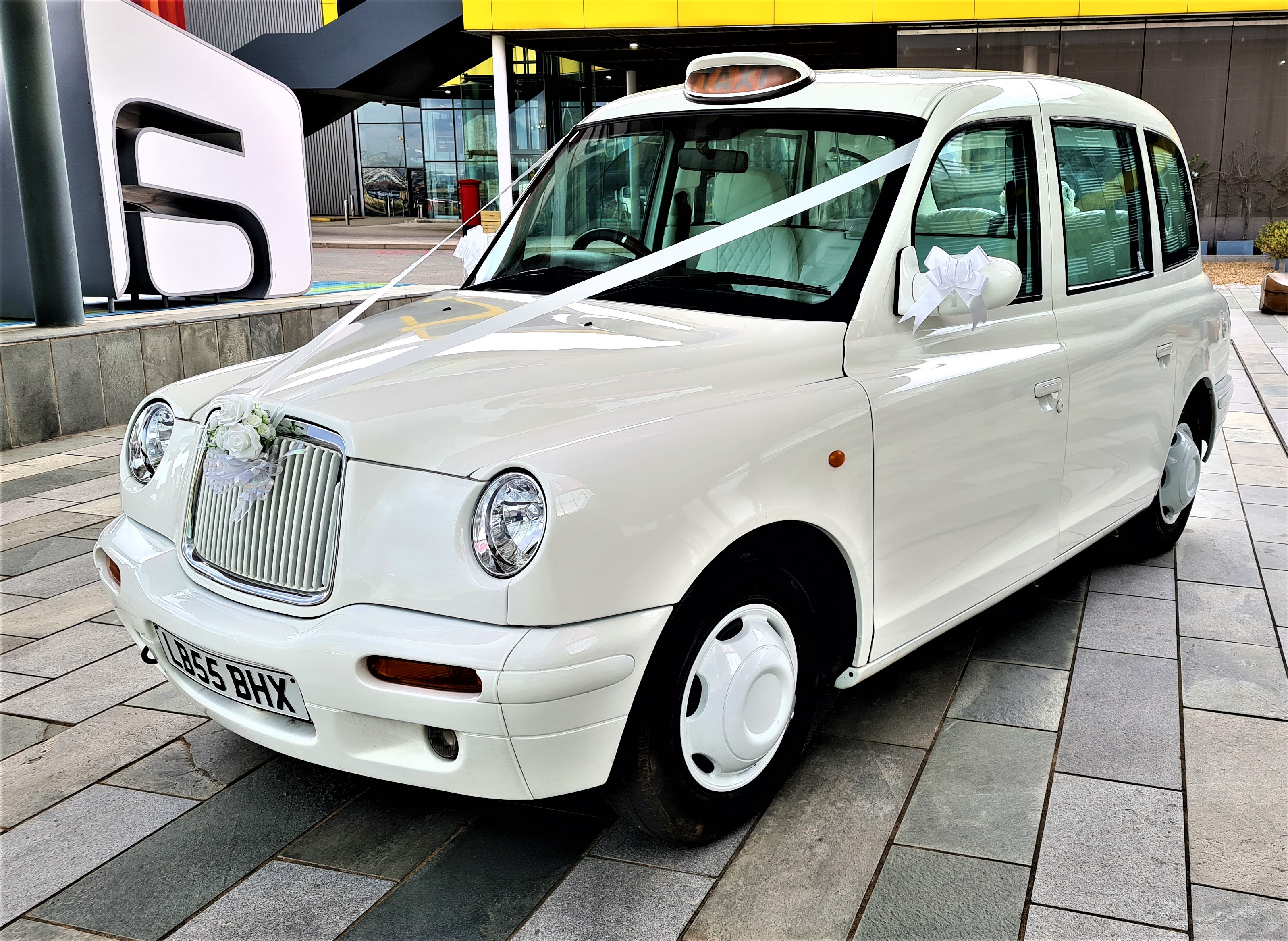 Luxury White Wedding Taxi Limousine