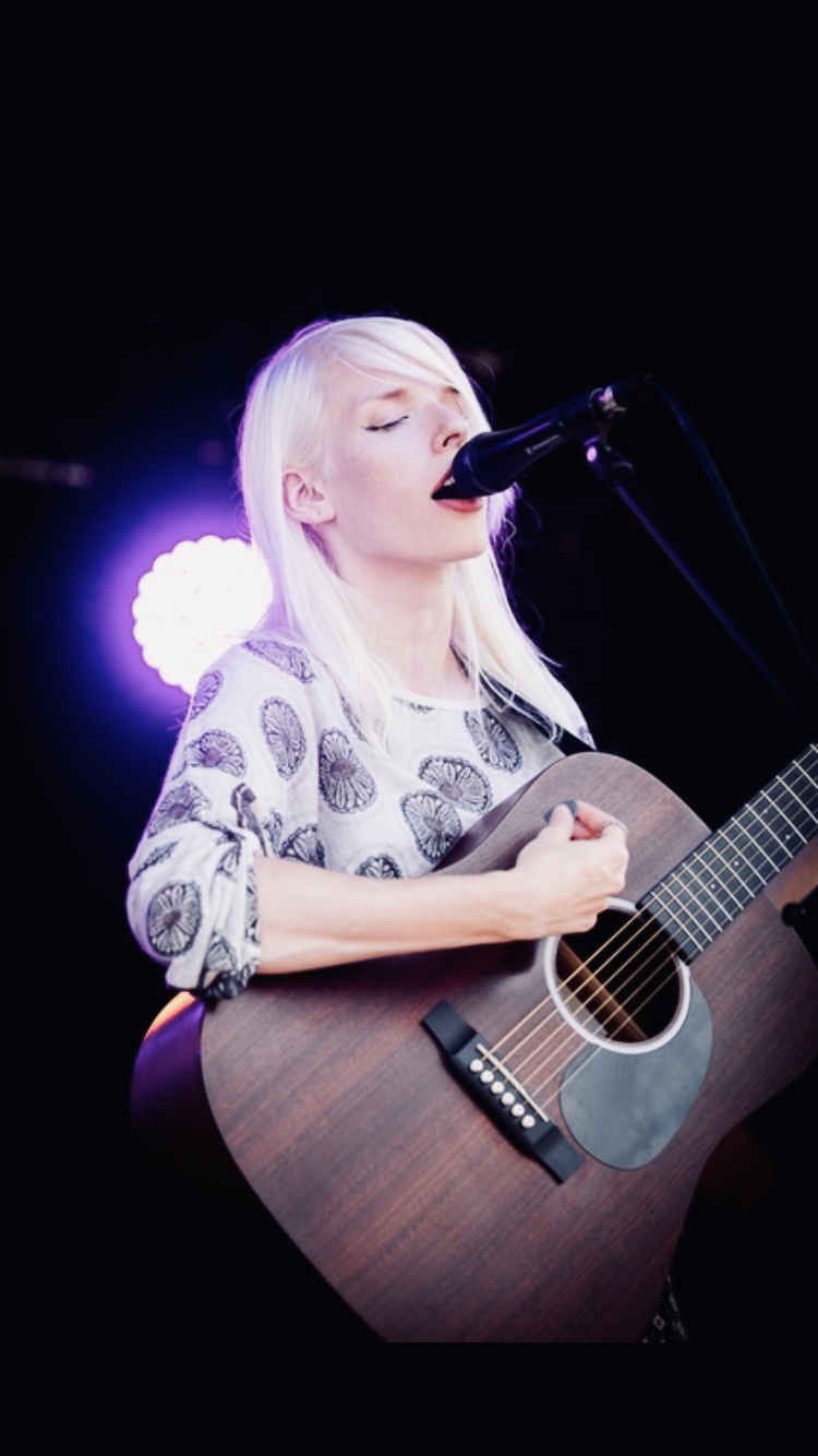 Acoustic Musician Covering Pop/Rock Classics from 60's to Present Day Hits