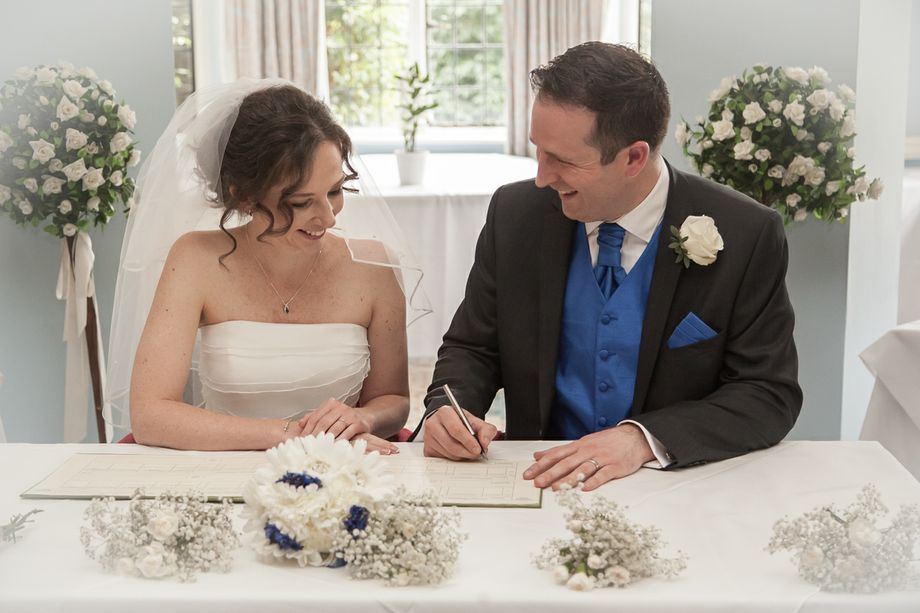 Wedding Photography With Natural Photos And Artistic Look