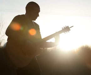 Joe Chilcott Unique & Soulful Singing Guitarist