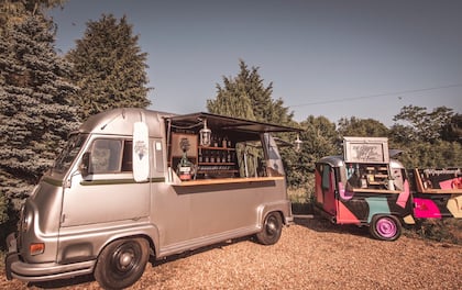 Eco-Friendly Van Serves Artisanal Wine, Cocktails & Beer