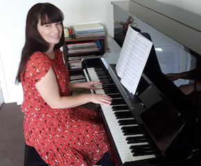 Anna Purver Performing Classical & Pop Music on the Piano
