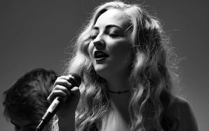 Holly Hewat Jazz Singer / A touch of class to your event