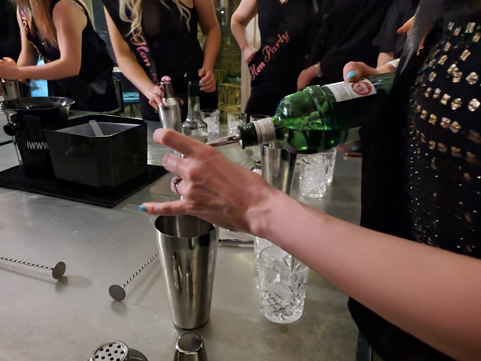 Cocktail-Making Class With Fun Challenges