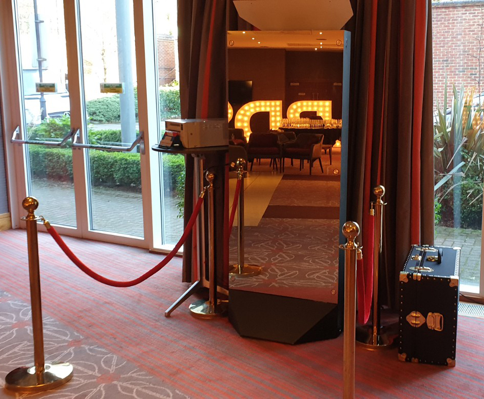 Stylish Selfie Mirror X, the Ultimate Selfie Mirror