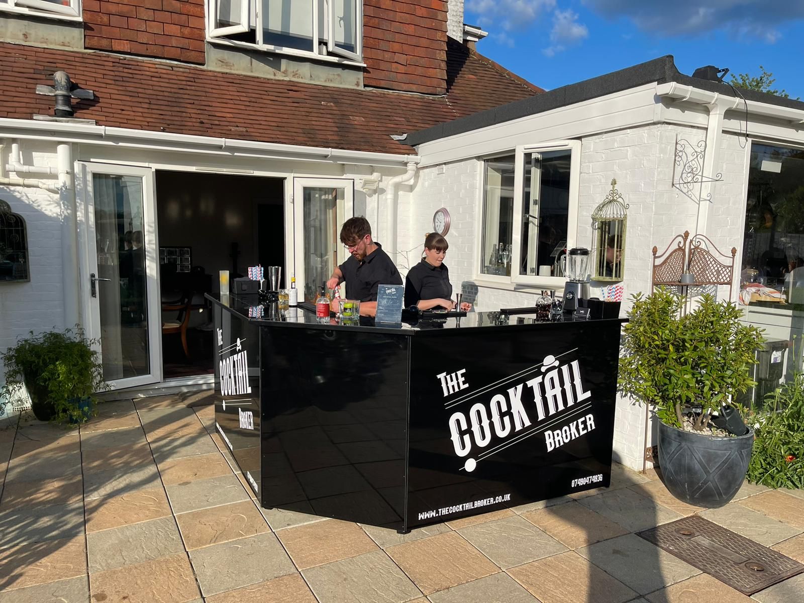 Your Very Own Stunning Pop-Up Cocktail Bar