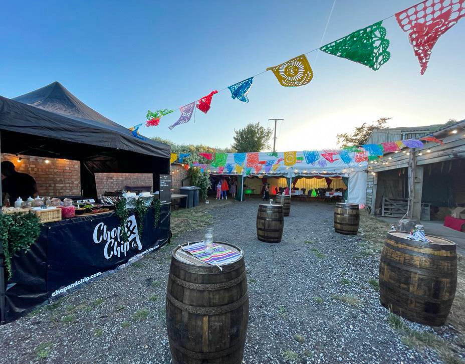 Gourmet Burgers & Hot Dogs Served with Crispy Onions & Skin On Fries